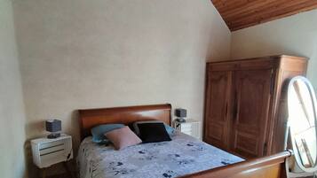 1 bedroom, iron/ironing board, Internet, bed sheets