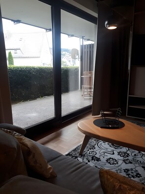 TV - Apartment 'Lieblingsplatz' with Shared Terrace, Balcony and Wi-Fi (Brilon)