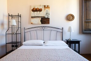 2 bedrooms, travel cot, free WiFi