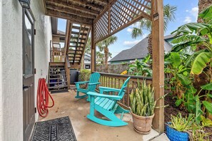 Terrace/patio - Just Beachy l Steps to Beach l Walk to Restaurants (St. Augustine)