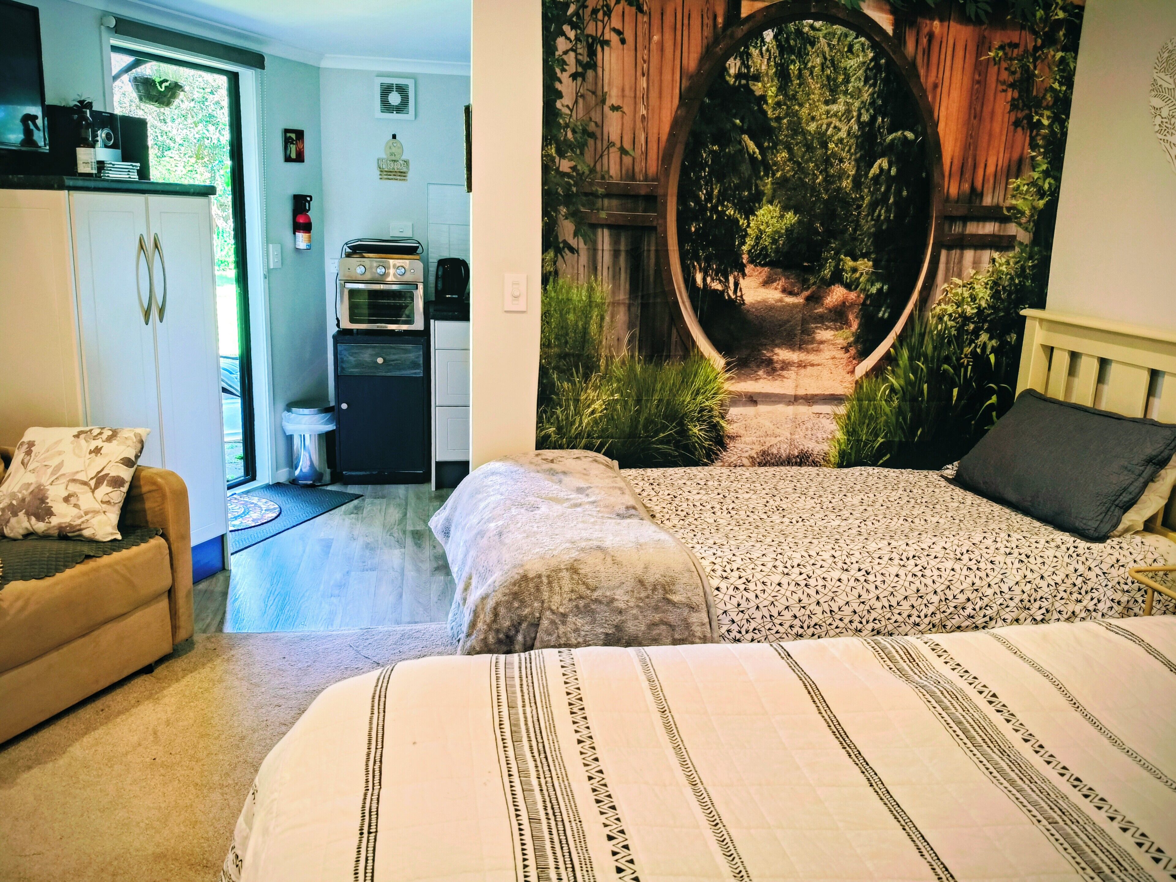 1 bedroom, iron/ironing board, internet, bed sheets