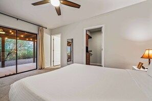 3 室のベッドルーム、デスク、アイロン / アイロン台、旅行用ベビーベッド