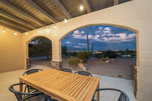 屋外ダイニングエリア