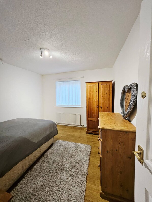 2 chambres, accès à Internet, literie fournie