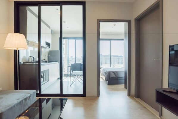 1 bedroom, iron/ironing board, internet, bed sheets