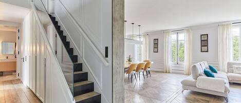 المنشأة من الداخل