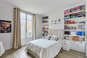 3 Schlafzimmer, Schreibtisch, Bügeleisen/Bügelbrett, Internetzugang