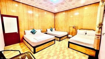 Family Triple Room, Balcony, Courtyard View | Soundproofing, iron/ironing board, free WiFi