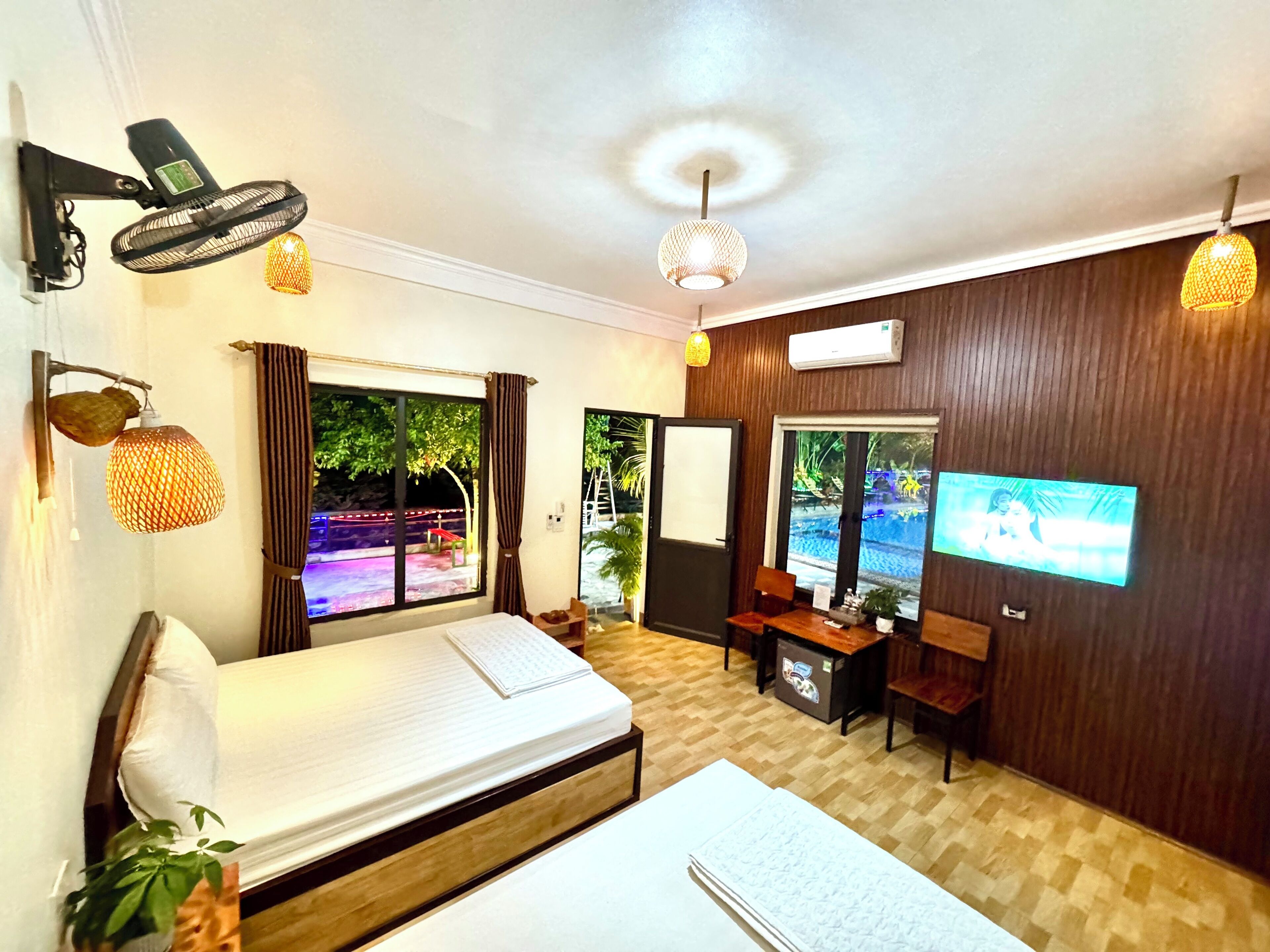 Standard Double Room, Balcony, Courtyard View | Soundproofing, iron/ironing board, free WiFi