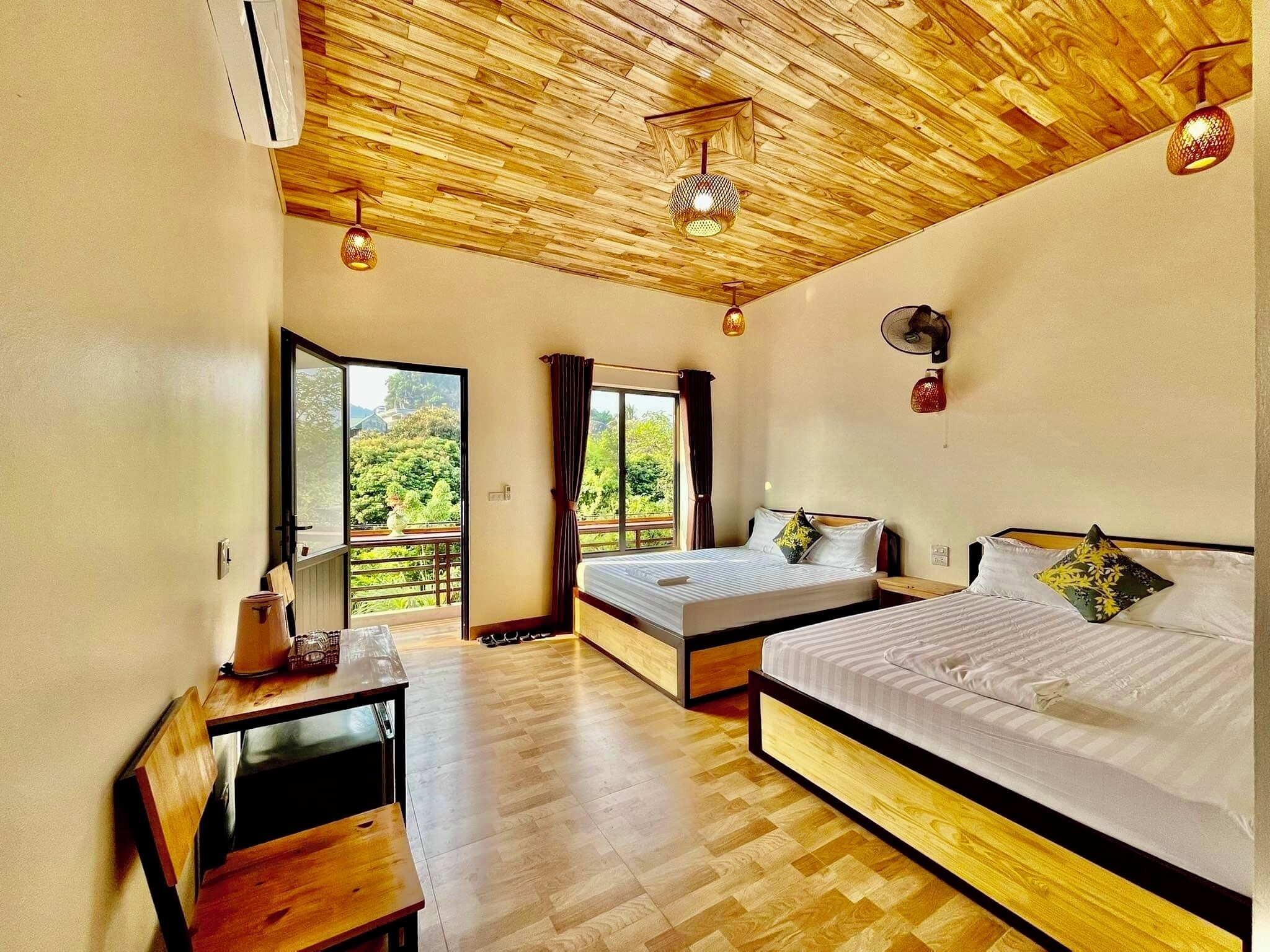 Habitación estándar doble, balcón, vistas al patio | Sistema de insonorización, tabla de planchar con plancha, wifi gratis