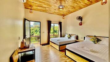 Standard Double Room, Balcony, Courtyard View | Kalis bunyi, seterika/papan seterika, Wi-fi percuma