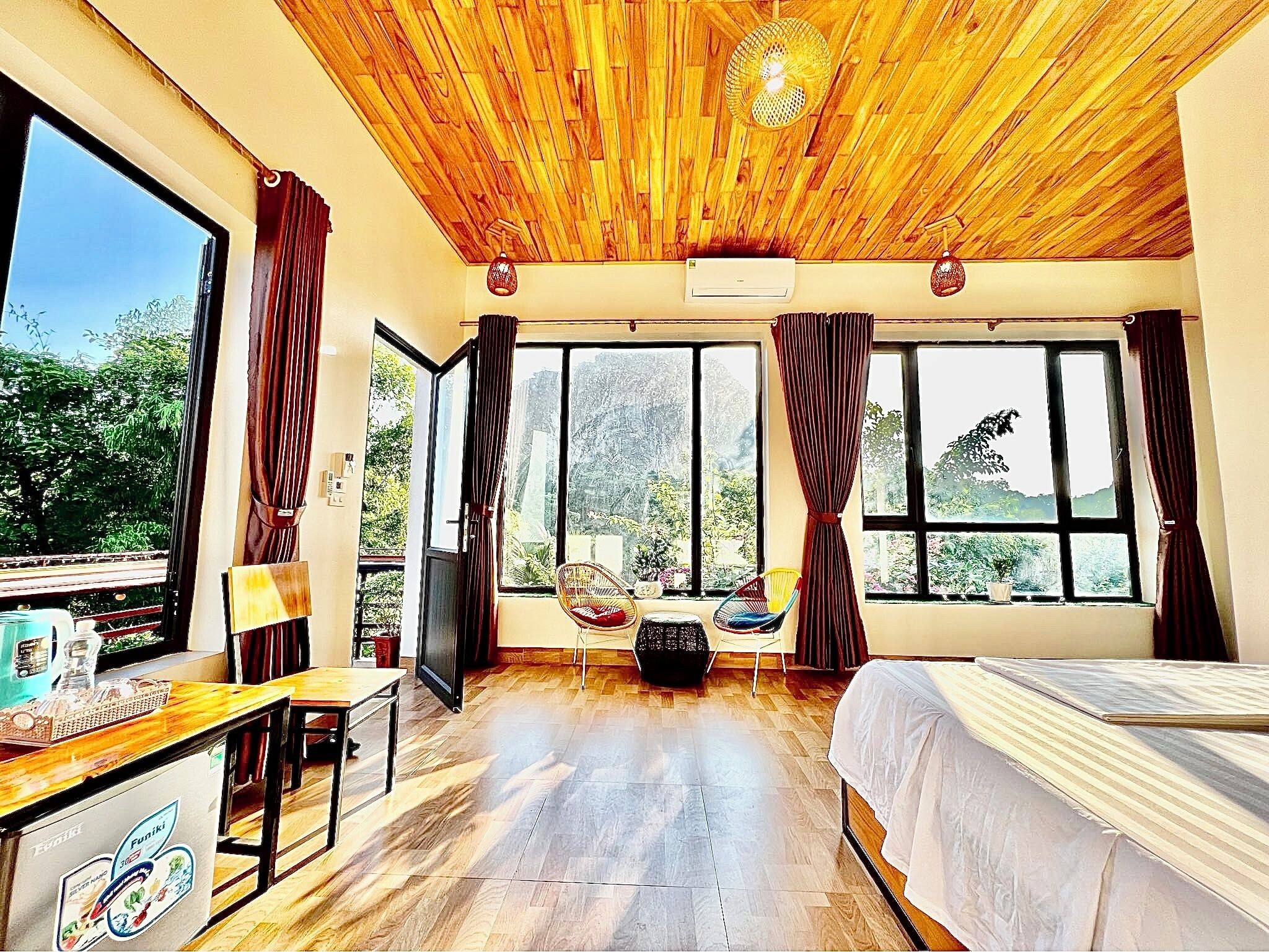 Soundproofing, iron/ironing board, free WiFi