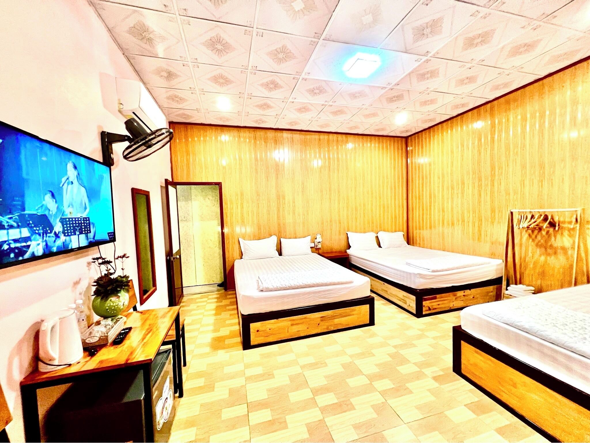 Family Triple Room, Balcony, Courtyard View | Soundproofing, iron/ironing board, free WiFi