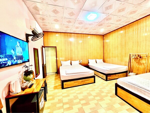 Family Triple Room, Balcony, Courtyard View | Soundproofing, iron/ironing board, free WiFi - Tràng An Dragon Homestay (Hoa Lu)