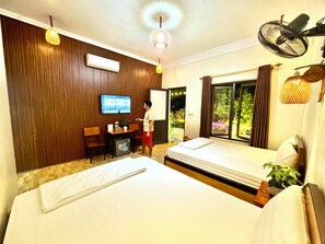 Standard Double Room, Balcony, Courtyard View | Kalis bunyi, seterika/papan seterika, Wi-fi percuma