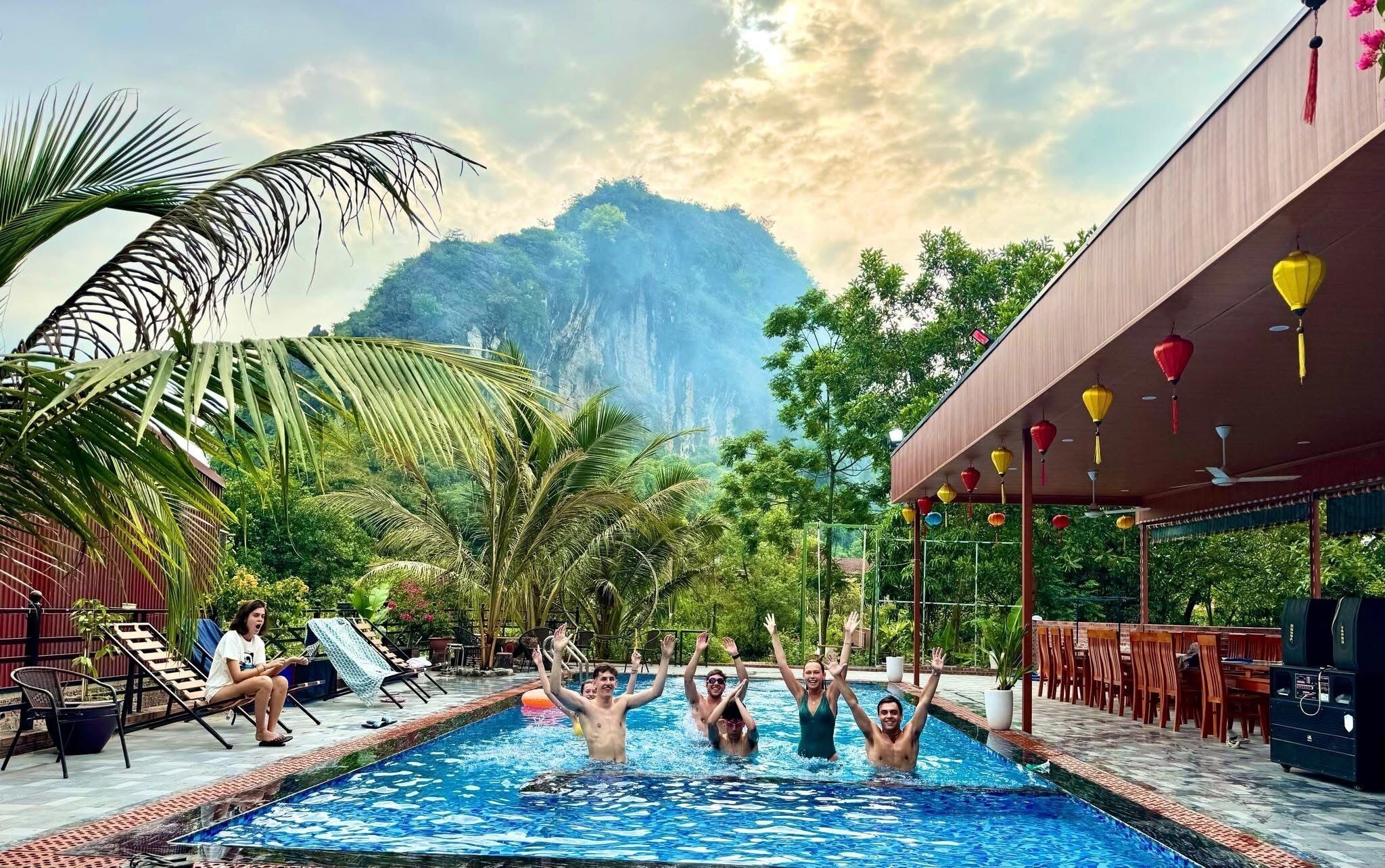 Outdoor pool, pool umbrellas, sun loungers