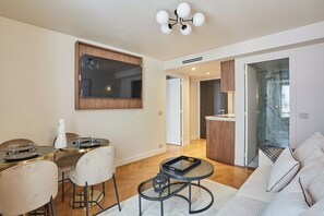 Smart TV, offices - New apartment Center of Paris/Le Marais (Paris)