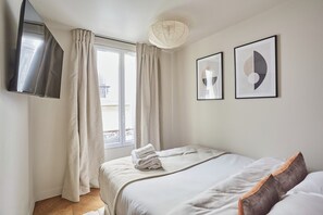 1 bedroom, desk, iron/ironing board, travel cot - New apartment Center of Paris/Le Marais (Paris)