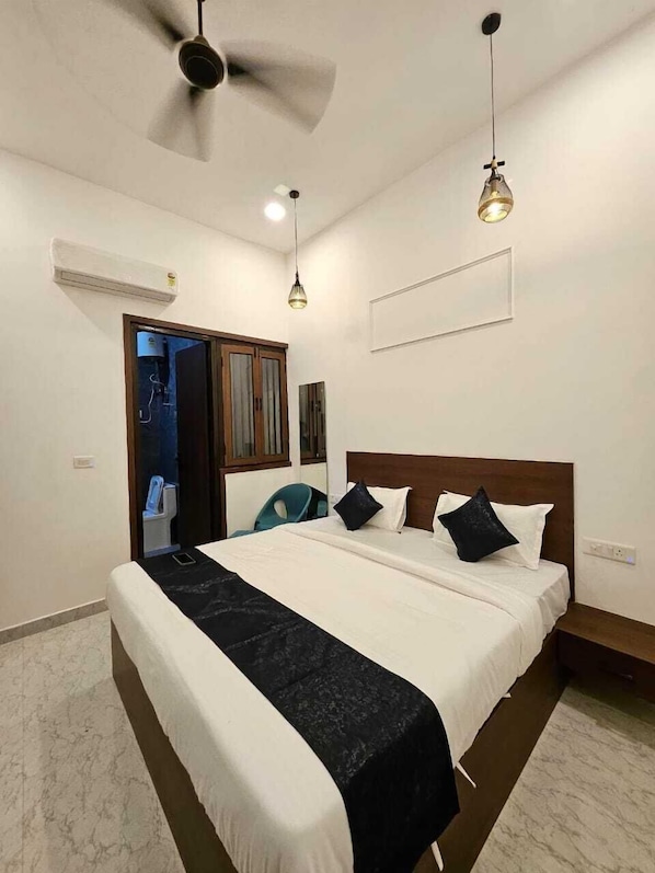 Deluxe Double Room | Free WiFi - Onlystay Villa Vaya (Agra)