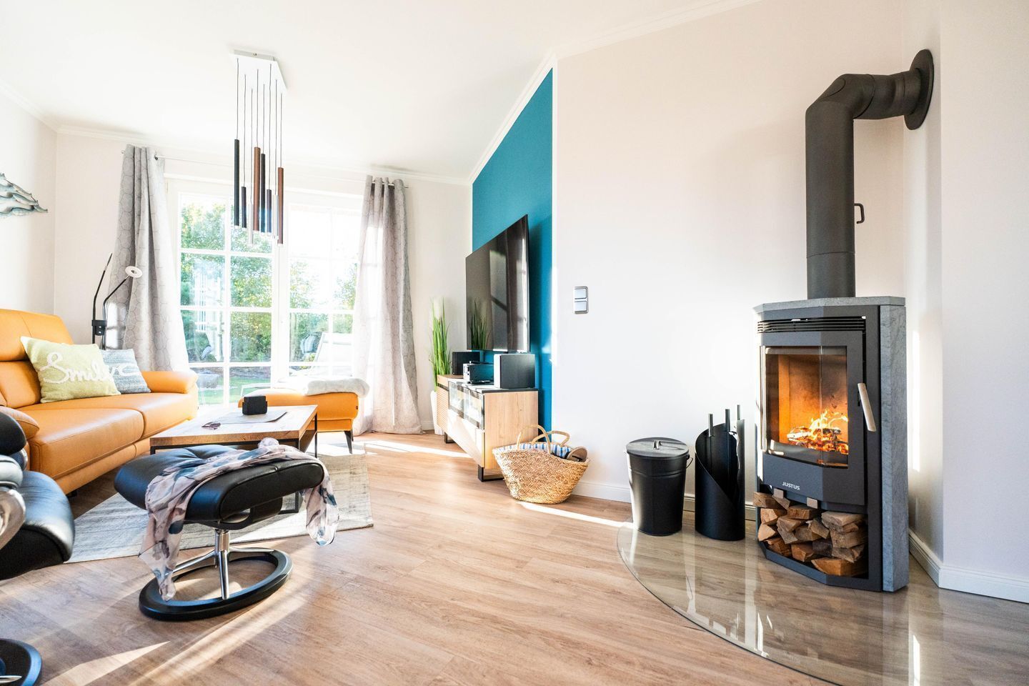 TV, lareira, aparelho de som