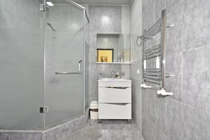 Apartment, 2 Bedrooms | Bathroom