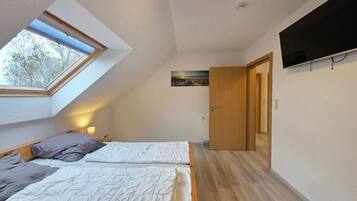 4 bedrooms, iron/ironing board, WiFi