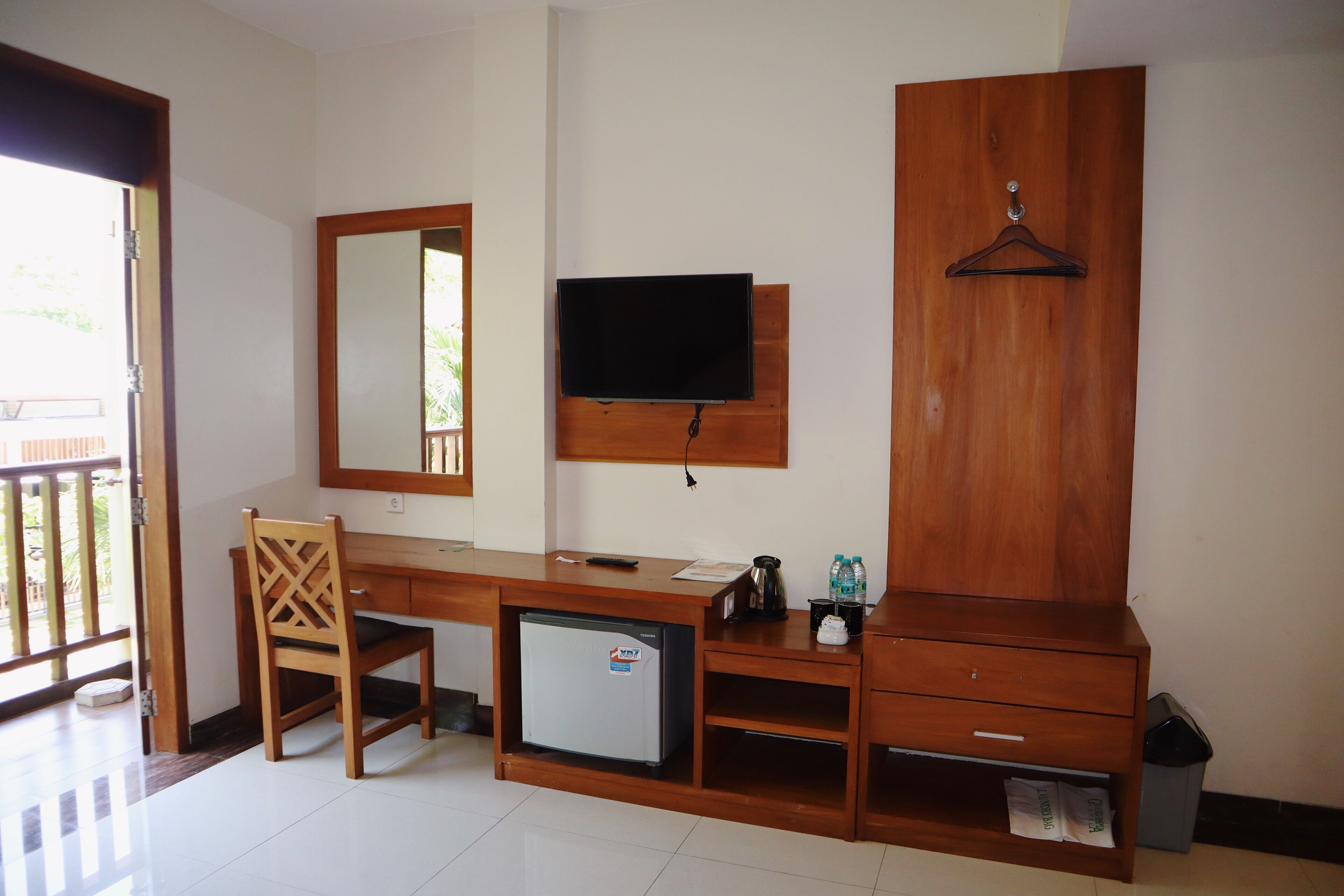 Kamar Double atau Twin Grand | Meja kerja dan ruang kerja ramah laptop
