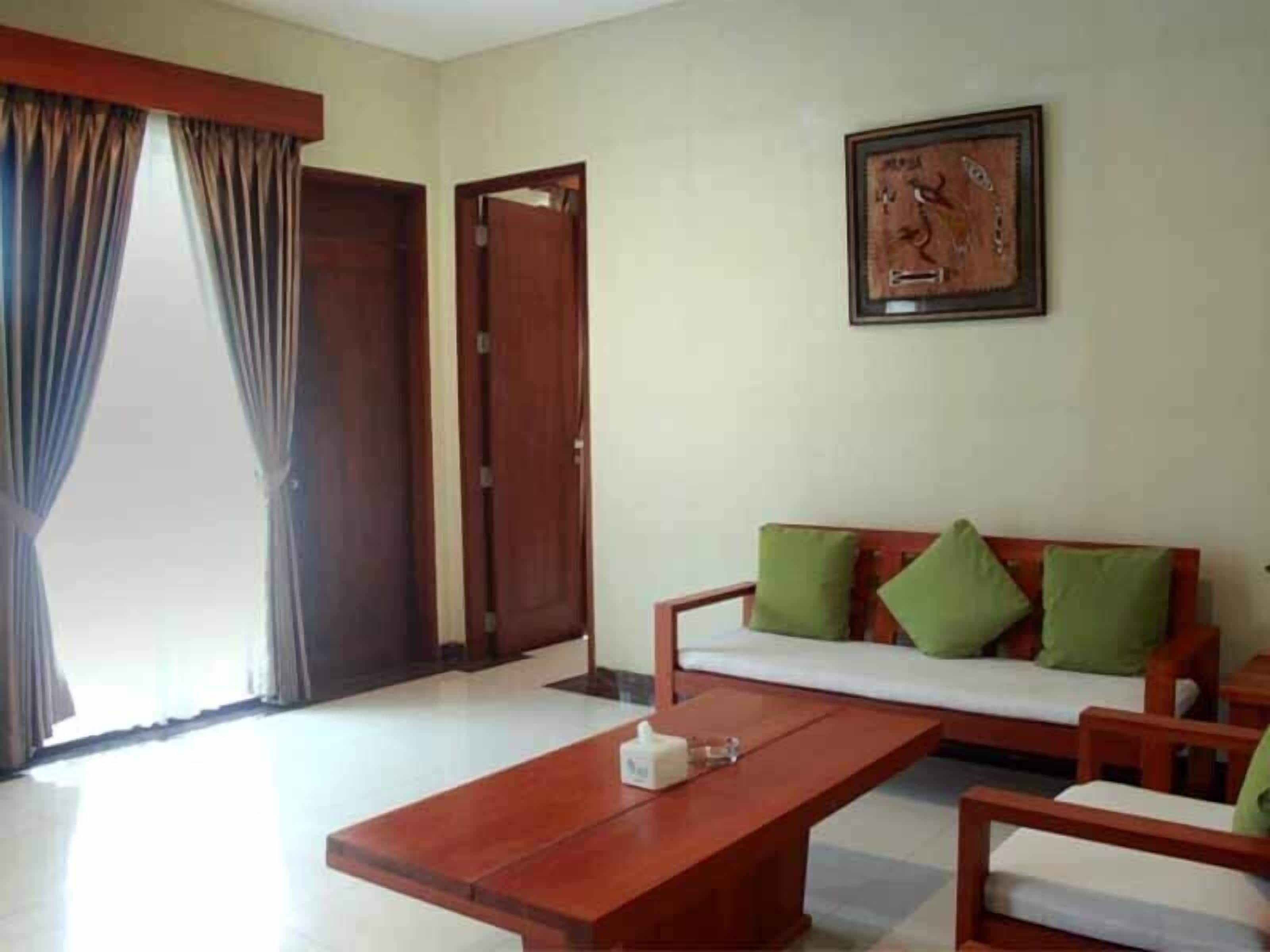 Kamar Double Presidensial, pemandangan pantai | Meja kerja dan ruang kerja ramah laptop