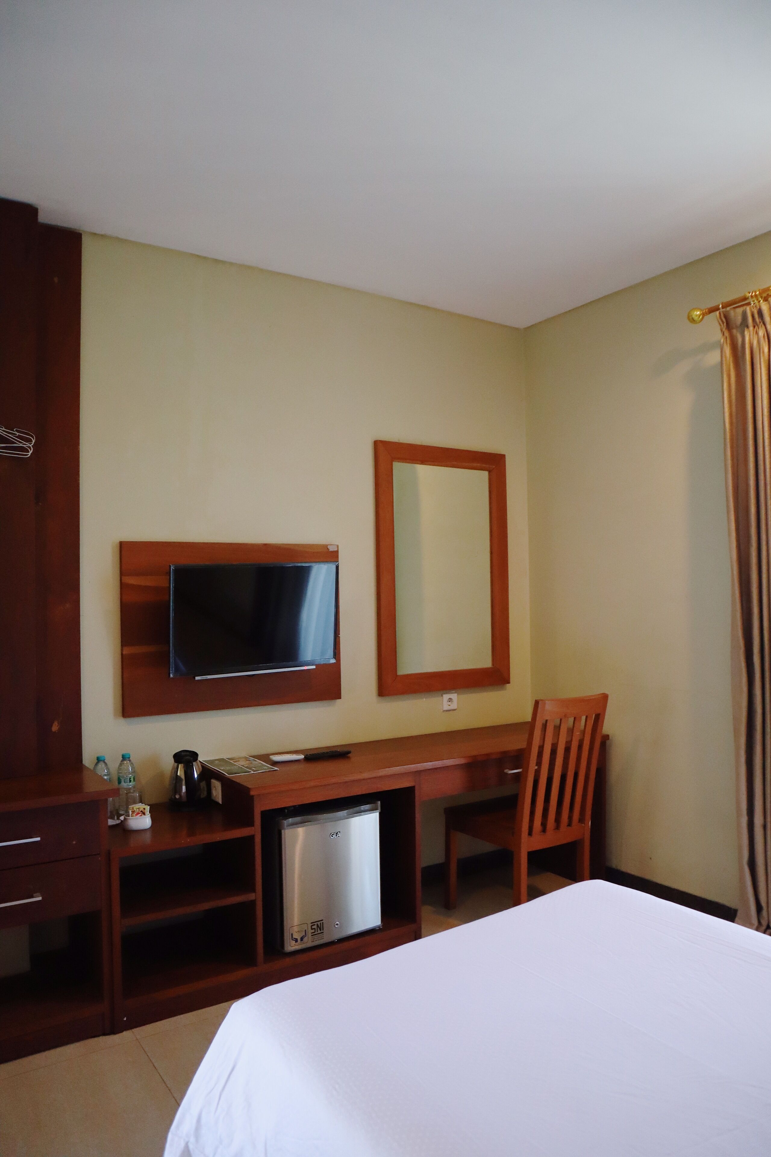 Quarto casal executivo | Escrivaninha, espaço de trabalho para notebook