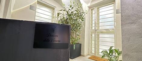 المنشأة من الداخل