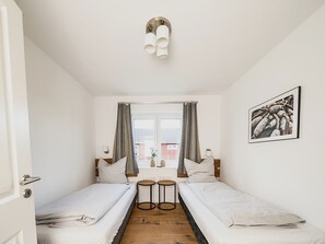 6 Schlafzimmer, Reisekinderbett, WLAN