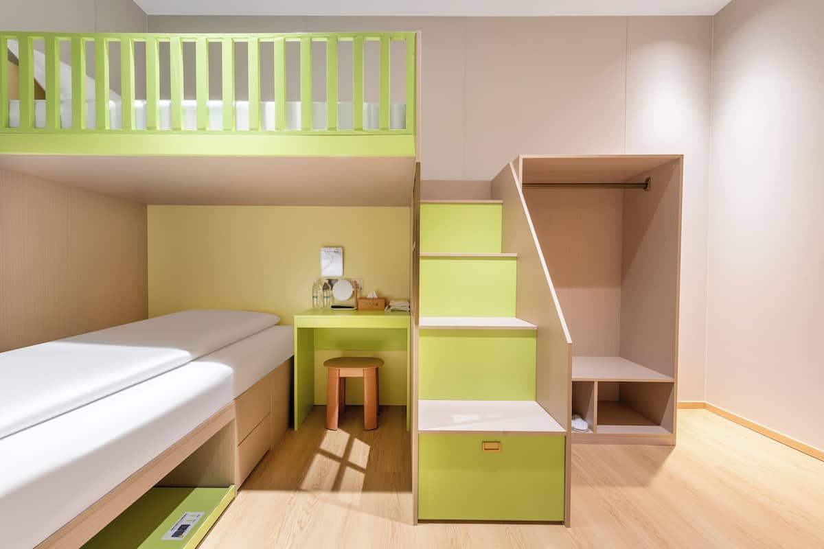 Desk, laptop workspace, free WiFi