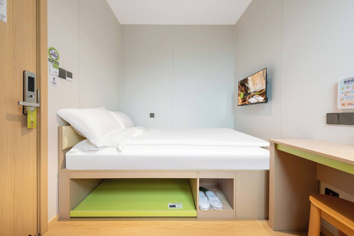 Economy-Doppelzimmer zur Einzelnutzung | Schreibtisch, laptopgeeigneter Arbeitsplatz, kostenloses WLAN