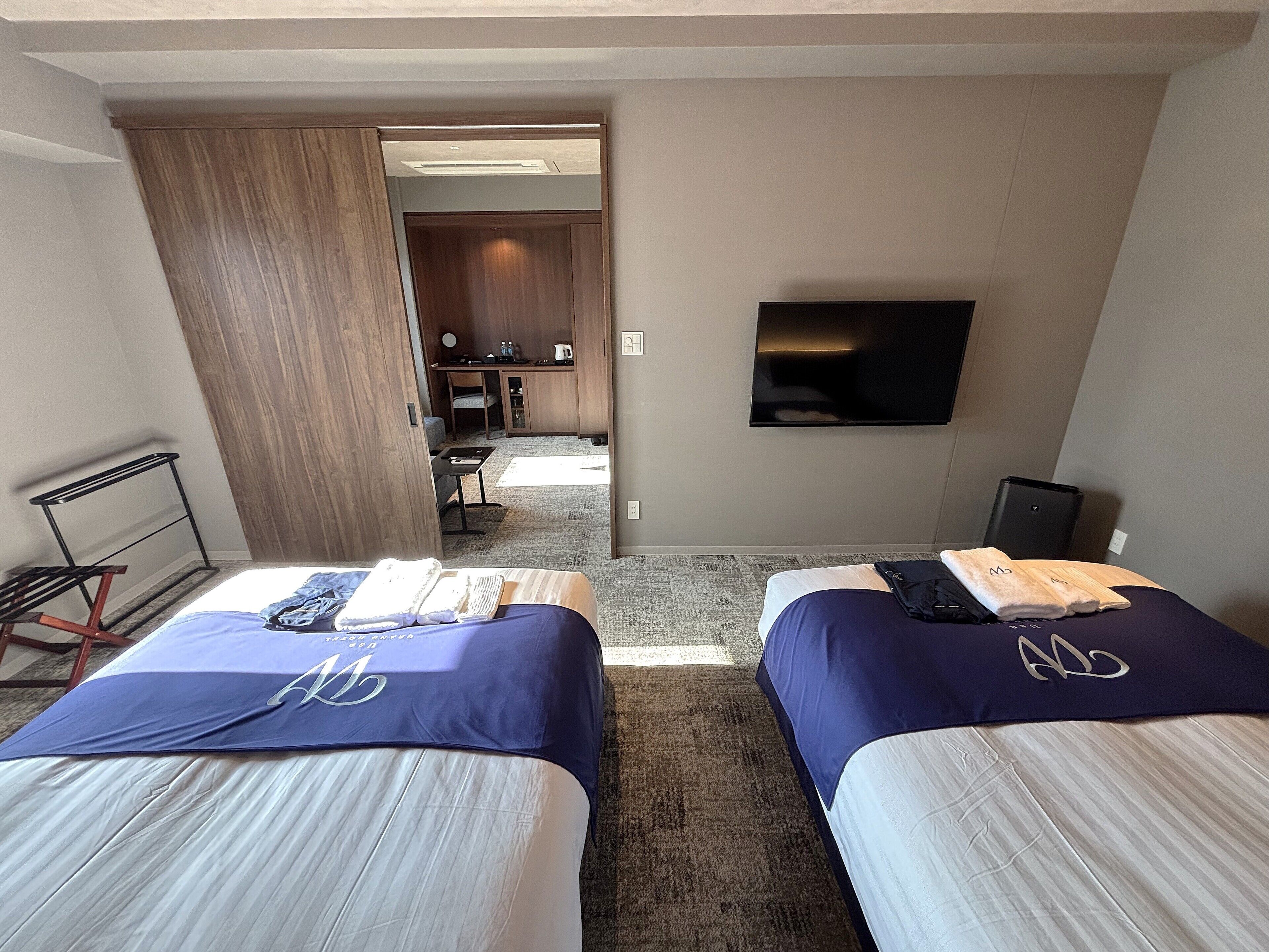 Room, Non Smoking (Semi-Suite) | In-room safe, free WiFi