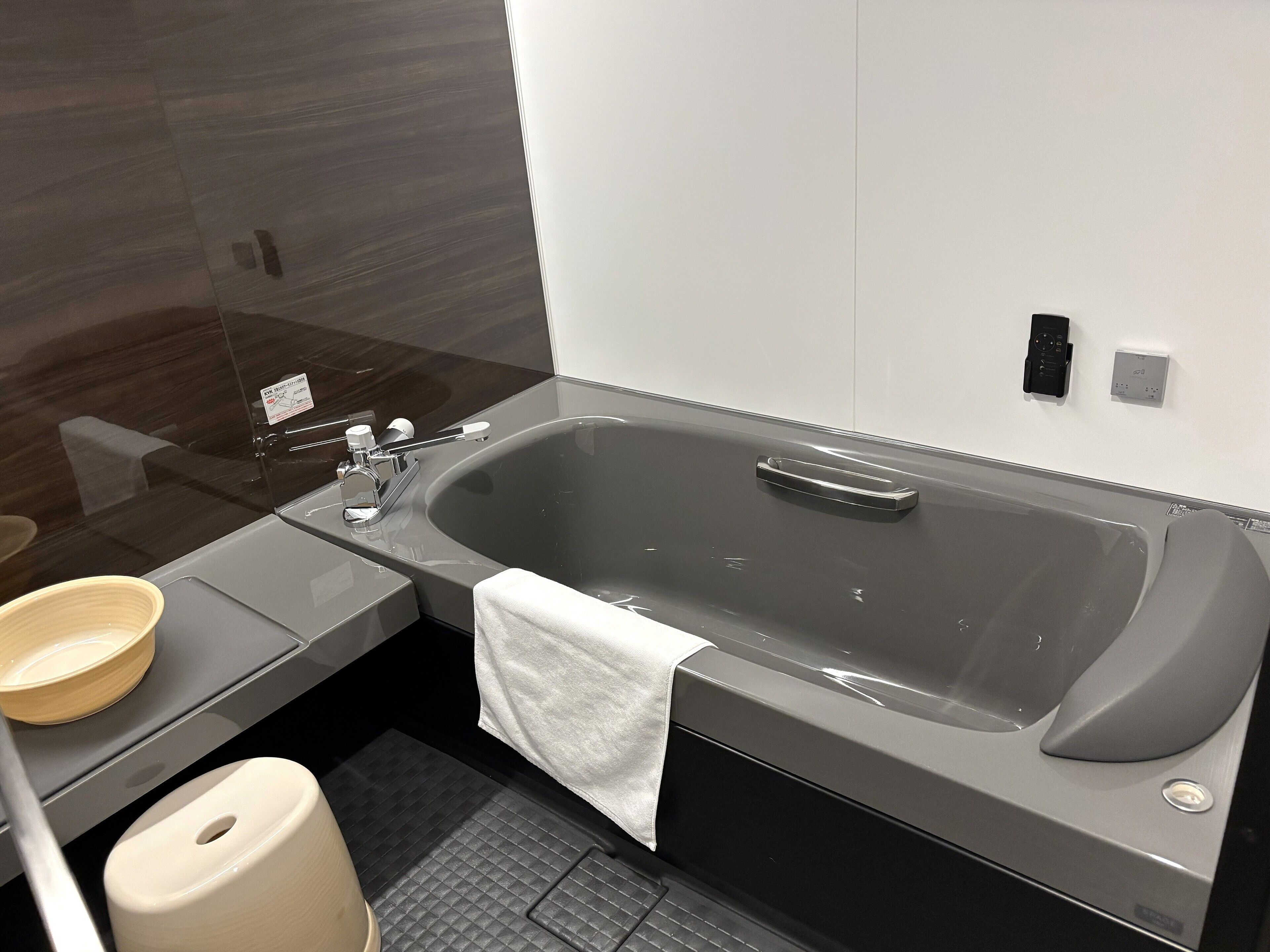 A modern bathroom with a large bathtub, a sink, and a toilet.