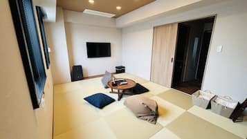 Japanese-style Room, Non Smoking | In-room safe, free WiFi