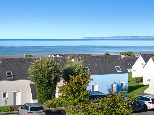 Charming house with outdoor space, sleeps 4, sea view