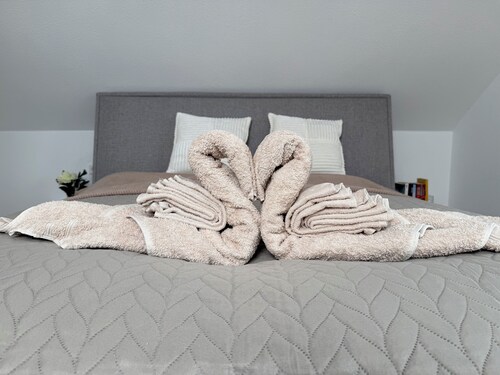 2nd room attic apartment with castle view & king-size bed