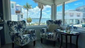 Smart TV, table tennis, books