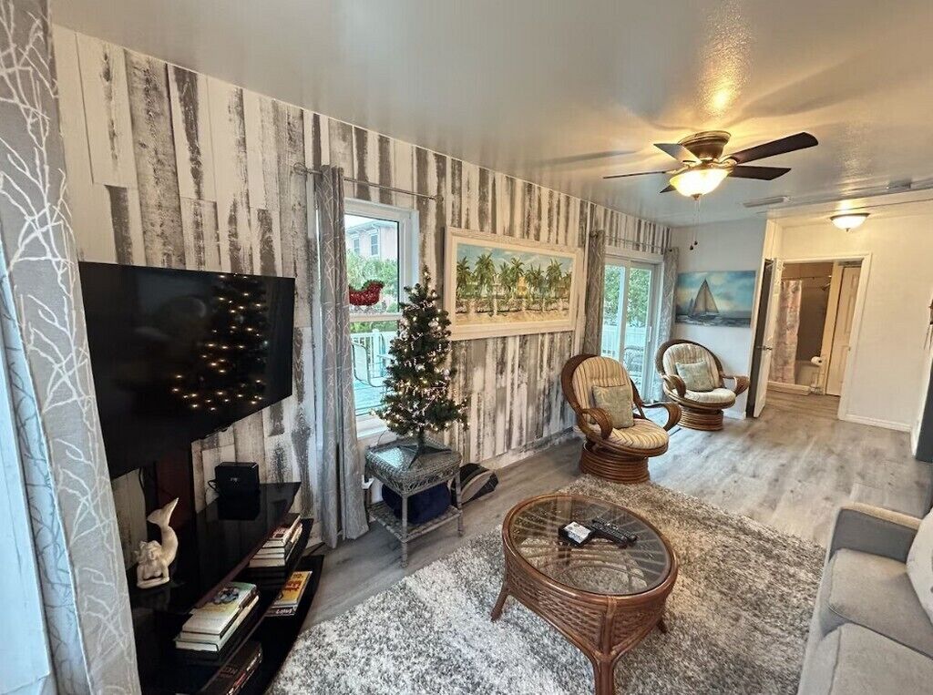 Smart TV, table tennis, books