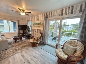 Smart-TV, bordtennis og bøker