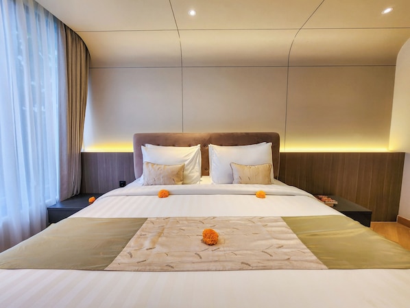 Cofres nos quartos, escrivaninha, espaço de trabalho para notebook