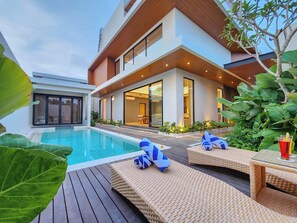 Outdoor pool - Casa Verano Jimbaran by Nagisa Bali (Jimbaran)