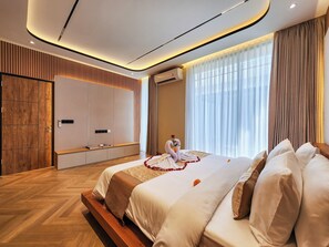 In-room safe, desk, laptop workspace, blackout drapes - Casa Verano Jimbaran by Nagisa Bali (Jimbaran)