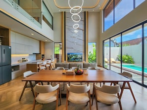 Geladeira, micro-ondas, fogão, lava-louças