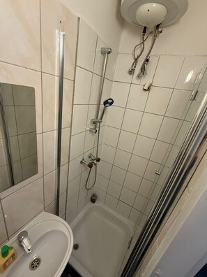 Basic-Apartment | Badezimmer