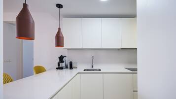 Køleskab, mikrobølgeovn, ovn, opvaskemaskine