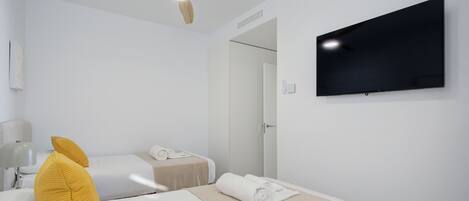 2 slaapkamers, een strijkplank/strijkijzer, reisbedje, gratis wifi