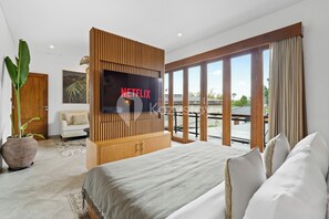 Villa, 3 Bedrooms, Balcony, Pool View | Pemandangan dari bilik