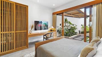 Villa, 3 habitaciones, balcón, vista a la alberca | Escritorio y espacio para trabajar con laptop